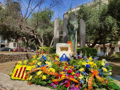 Ofrena floral al monument de Rafael Casanova