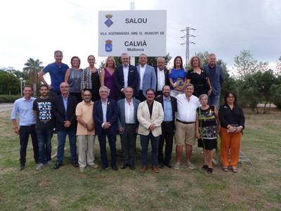 Salou ja llueix la placa de l’agermanament amb el municipi de Calvià, a Mallorca