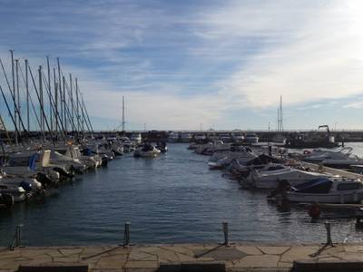 Els pescadors surten a la mar per primera vegada en aquesta edició de la festa del Calamar, després d’una jornada amb excés de vent