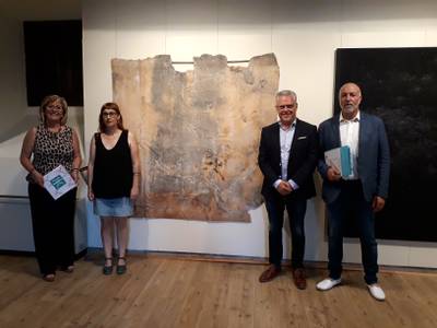 L’obra “Projecte retornar/Pell” de Núria Rion Virgili, guanyadora del Xè Premi Salou de Recerca Pictòrica