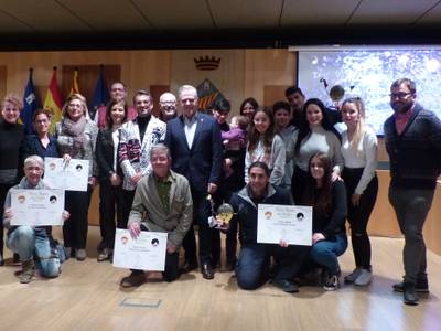 La colla ‘Molta Festa’ guanya el Confeti d’or com millor comparsa al Cós Blanc, el premi a la carretel·la se l’emporta El Grup Esplai Salou i la colla ‘Confetti’ guanya en categoria de disfressa