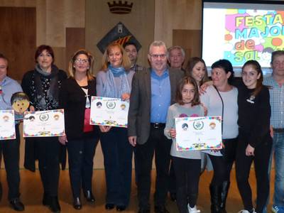 La colla ‘Molta Festa’ guanya el Confeti d’or com millor comparsa al Cos Blanc, el premi a la carretel·la se l’emporta la ‘Jaume I’ i el ‘Grup d’Amics’ guanya en categoria de disfressa