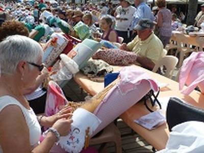 La trobada de puntaires de Salou atreu prop de 400 puntaires de 64 municipis d’arreu de Catalunya