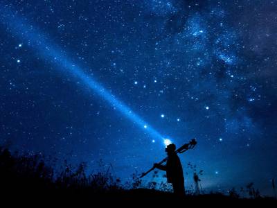 Un cel que quedarà gravat a la memòria: l'eclipsi donarà pas a una nit astronòmica extraordinària