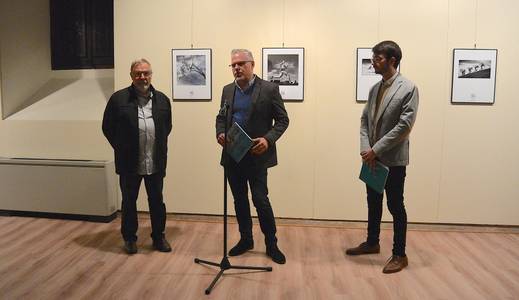 L’alcalde de Salou, Pere Granados, inaugura la mostra FOTOSPORT 2018 a la Torre Vella
