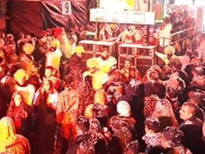 Més de 30.000 persones gaudeixen de la gran festa del Cós Blanc a Salou