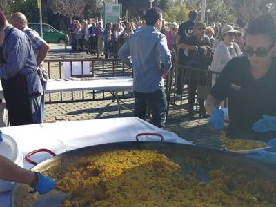 Salou celebra el dia de la Segregació amb una gran paella popular