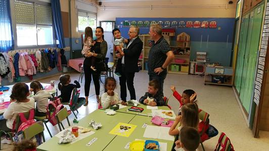 L’alcalde de Salou visita l’escola Europa del municipi