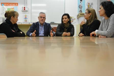 L’alcalde Pere Granados i la regidora Julia Gómez visiten l’Escola Salou