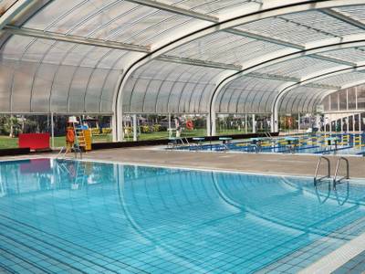 L’Ajuntament durà a terme unes millores en manteniment a la coberta de la piscina municipal