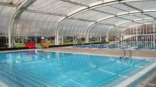 L’Ajuntament durà a terme unes millores en manteniment a la coberta de la piscina municipal