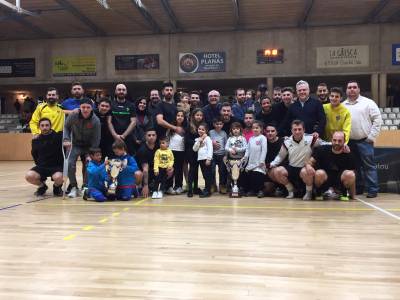 L’equip Bueno 10 guanya la final de les 24 hores de futbol sala de Festa Major