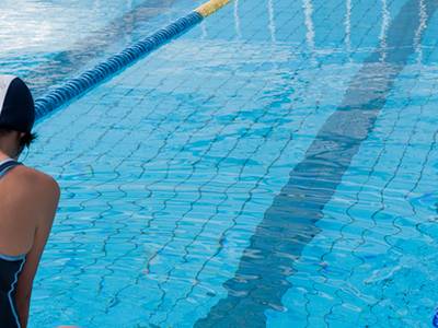 La piscina del pavelló municipal d’esports renova el servei de salvament i socorrisme aquàtic i monitoratge
