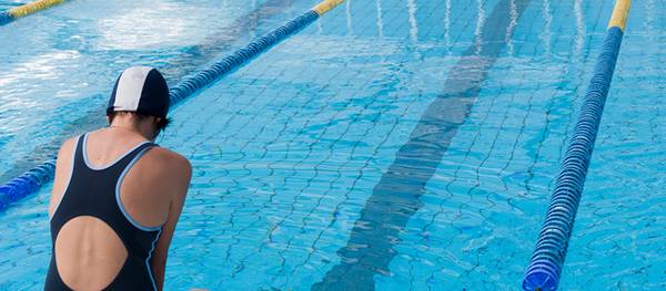 La piscina del pavelló municipal d’esports renova el servei de salvament i socorrisme aquàtic i monitoratge
