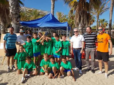 Més de 150 joves de Salou disputen la XXIV edició de “Juguem a la Platja”