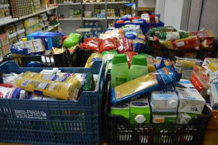 L’Ajuntament de Salou lliura uns 400 kg d’aliments, recaptats a l’Espai Xic’S del Parc de Nadal, a Cáritas i Eluzai