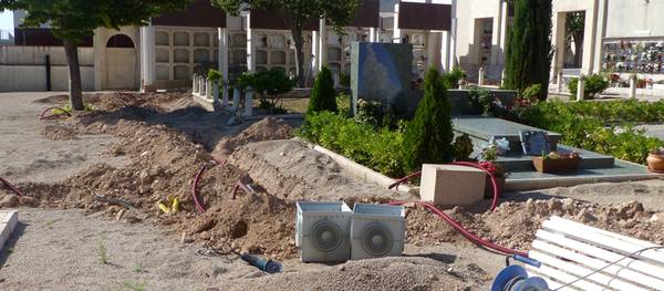Els treballs de manteniment del Cementiri Municipal de Salou avancen a bon ritme