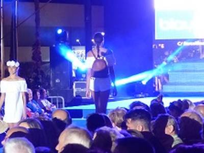 La desfilada Salou de Moda aconsegueix un ple total al passeig Jaume I