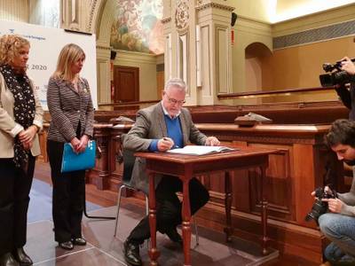 L’alcalde i president del Patronat Municipal de Turisme, Pere Granados, signa el conveni Corner 2020 per promoure Salou i la Costa Daurada, turísticament