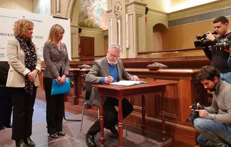 L’alcalde i president del Patronat Municipal de Turisme, Pere Granados, signa el conveni Corner 2020 per promoure Salou i la Costa Daurada, turísticament