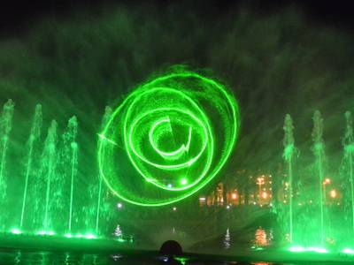 Salou estrena el nou espectacle de les Fonts Cibernètiques davant de centenars de persones