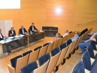 L’Ajuntament de Salou explica la solució tècnica al veïnat de Carles Buïgas perquè les aigües pluvials desguassin amb garantia