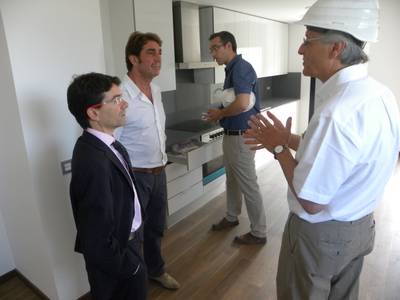 Acció Social visita el pis pilot i les obres de construcció dels habitatges de Protecció Oficial del carrer Pierre Vilar de Salou