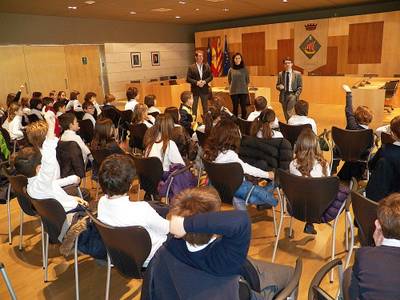Alumnes de tercer d’Educació Primària de l’Escola Elisabeth visiten les instal•lacions de l’Ajuntament