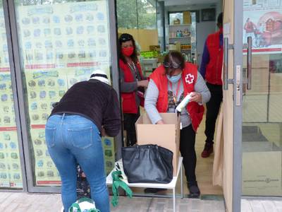 Creu Roja Salou atén les famílies vulnerables, amb el suport de l'Ajuntament, repartint 6 tones d’aliments procedents del Fondo de Ayuda Europea para las Personas Más Desfavorecidas (FEAD)