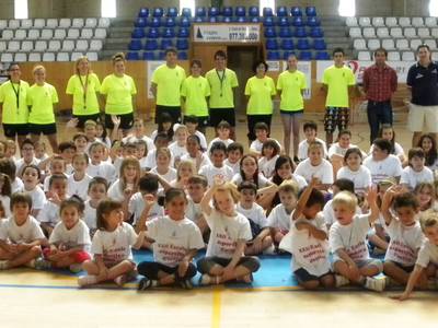 Dos-cents nens i nenes de Salou han començat avui les activitats d’estiu als casals municipals