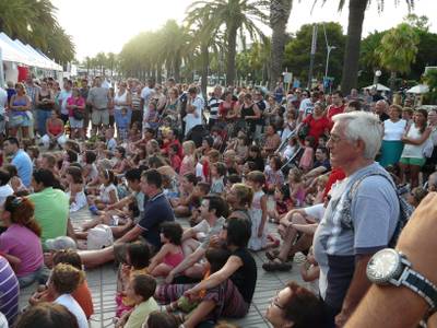 El comerciants, satisfets amb l'acollida de la segona edició d'estiu de la fira Fora Stocks 2012