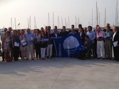 El conseller Recoder lliura la Bandera Blava a les platges Llevant i Capellans de Salou