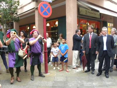 El grup de trobadors 'Cremallera' inaugura el Mercat Medieval de Salou