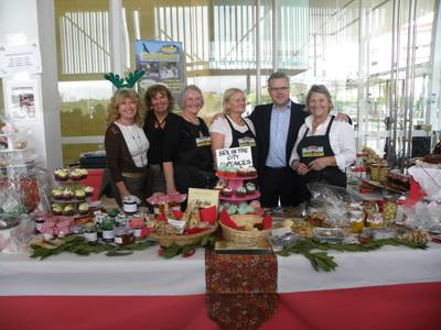 El grup Freesia revoluciona el Centre Cívic de Salou amb una multitudinària fira de Nadal