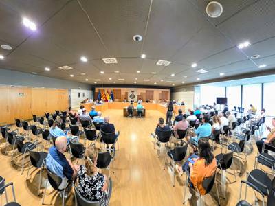 El Ple de Salou aprova nous acords en serveis municipals i reforça la col·laboració social amb Càritas