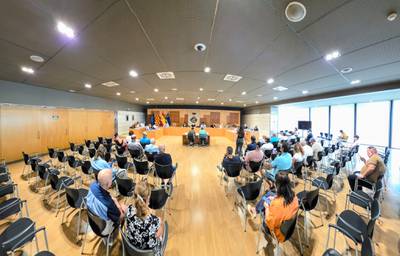 El Ple de Salou aprova nous acords en serveis municipals i reforça la col·laboració social amb Càritas