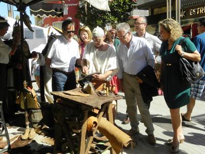 El pregó dels joglars i el seguici del rei Jaume I i la seva esposa Violant inauguren el XIV Mercat Medieval