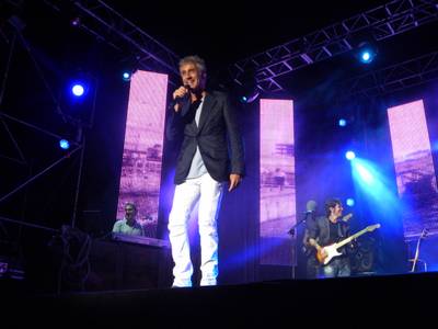 El públic s'entusiasma amb l'actuació de Sergio Dalma a les Nits Daurades de Salou