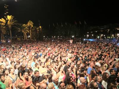 El rock irreverent de los Mojinos Escozíos arrasa a Salou