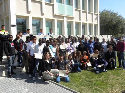 El Servei d’Acollida al Nouvingut/da de l’àrea d’Acció Social lliura els diplomes del curs de formació a l’alumnat