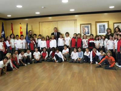Els alumnes de 3er de Primària del CEIP Salou coneixen ‘per dins’ l’Ajuntament
