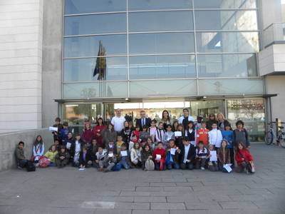 Els alumnes de 3er de primària del CEIP Salou visiten l’Ajuntament