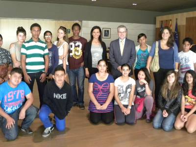 Els alumnes de l’Aula d’Acollida de l’IES Marta Mata entrevisten a l’alcalde de Salou