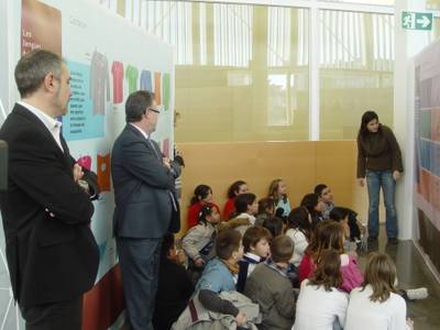 Els alumnes de l’escola Europa visiten l’exposició ubicada al TAS ‘Les Llengües dels catalans’