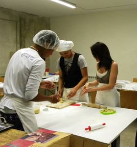 Els alumnes de la UEC comencen el curs ‘Iniciació a les tècniques de cuina II”