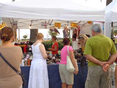 Els comerços de Salou aprofiten la fi de l'estiu per promocionar-se amb una fira Low Cost