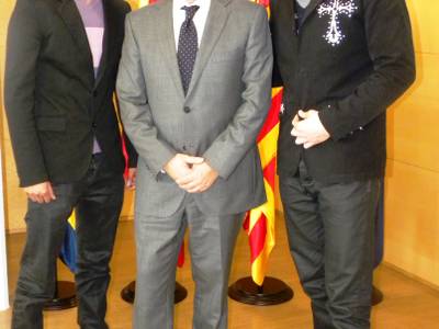 Els músics salouencs Ander & Rossi presenten el seu treball discogràfic a l’alcalde