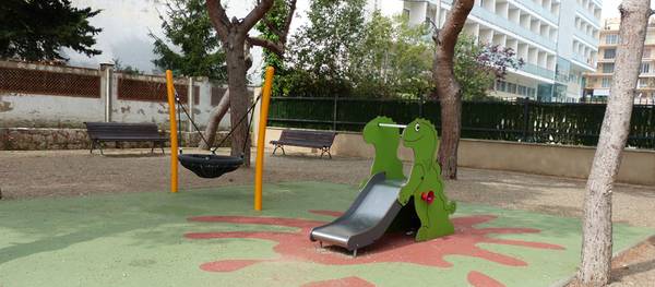 Es crea un nou parc infantil al carrer Valls, a la zona turística