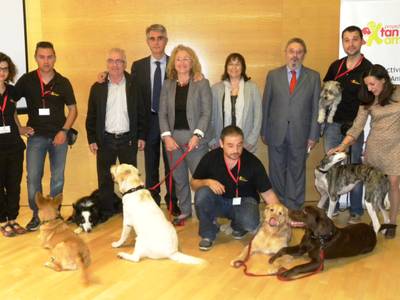 Es debat a Salou sobre els beneficis terapèutics en la relació entre animals i persones amb disminucions psíquiques