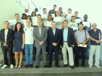 Es lliuren els diplomes als alumnes de la casa d’Oficis Salou Ocupa’t Jove 2010